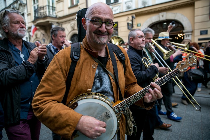 Kraków. Niedziela Nowoorleańska 2018. Koncerty jazzowe na scenie pod Ratuszem [ZDJĘCIA]