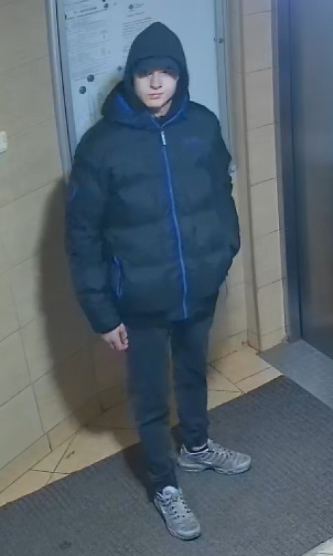 Ten młody mężczyzna poszukiwany jest przez policję z Gdyni.