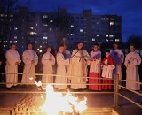 Ogień i woda zostały poświęcone podczas liturgii światła. Zobacz zdjęcia z parafii pw. św. Andrzeja Boboli w Lublinie