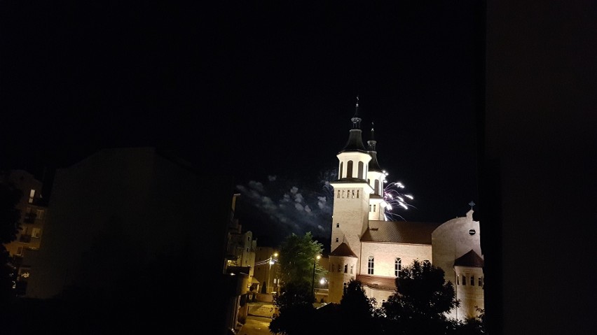 Fajerwerki nad kościołem - ulica Próżna