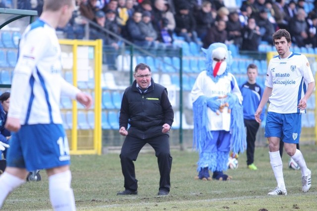 Trener Bogusław Baniak nie może być zadowolony z postawy swoich podopiecznych w meczu z Puszczą.