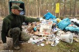 Niemieckie śmieci wylądowały w lesie pod Gorzowem 