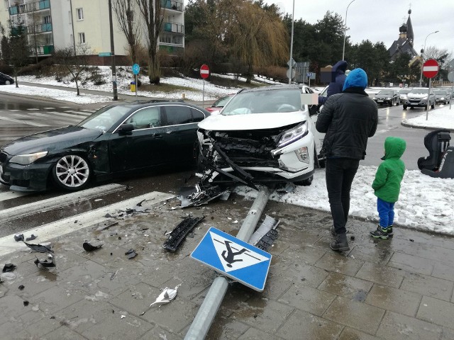 Do groźnie wyglądającej kolizji doszło w poniedziałek na ul. Sikorskiego w kierunku ul. Popiełuszki.