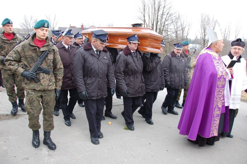 Pogrzeb kapelana Kłuska. Cudem uniknął śmierci w Afganistanie, zmarł w Lubczy [WIDEO, ZDJĘCIA]