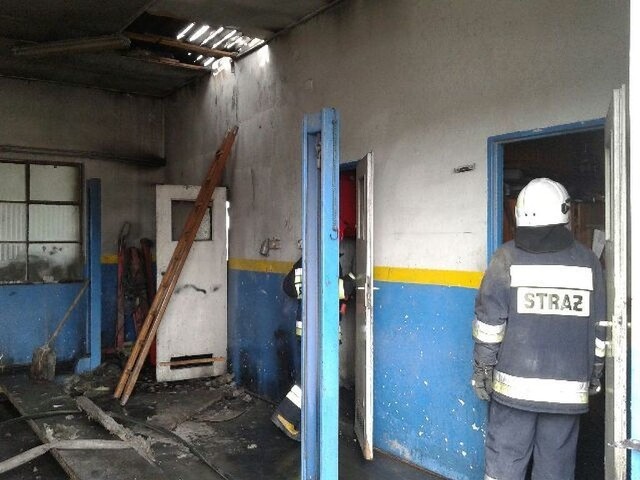 - Część mieszkalna budynku nie została naruszona - informuje Piotr Kołtacki, oficer prasowy straży pożarnej. 