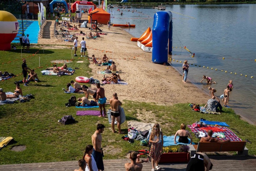 Białystok. Plaża na Dojlidach przezywała oblężenie. Tłumy białostoczan korzystały z pięknej pogody [ZDJĘCIA]