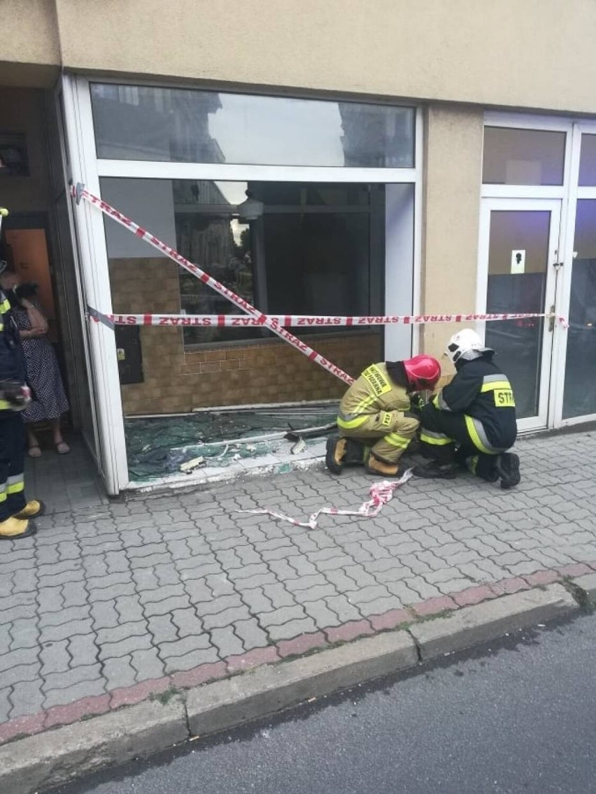 Wronki. W sobotę BMW wjechało do cukierni, w niedzielę inne BMW - do kwiaciarni - NOWE INFO, ZDJĘCIA