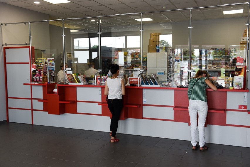 Nowa placówka poczty została otwarta w Toruniu wczoraj, przy...