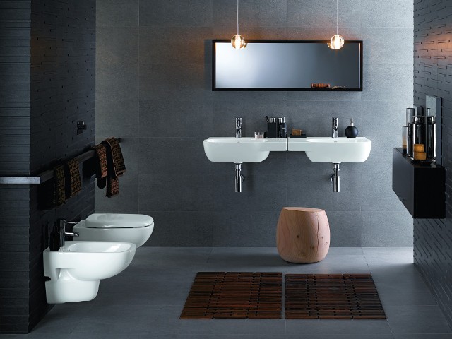 Szary w aranżacji łazienkiSzary idealnie wkomponowuje się w panujący od kilku lat trend stylistyki loftowej. Cechuje się on surowymi materiałami, takimi jak beton czy metal.