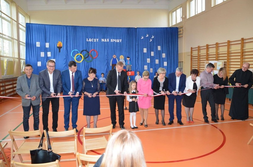 Nowa hala sportowa w szkole w Bęczkowie otwarta (ZDJĘCIA)