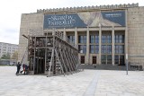 Weekendowy spacer. „Tężnia” przed Muzeum Narodowym w Krakowie [ZDJĘCIA]