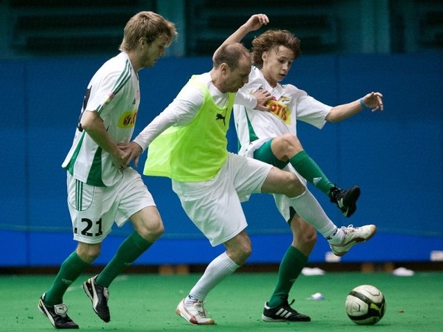 Piotr Reiss (zielony znacznik), były piłkarz Lecha i Warty Poznań, co roku przybywa na mecze turnieju gwiazd VIII Amber Cup. 