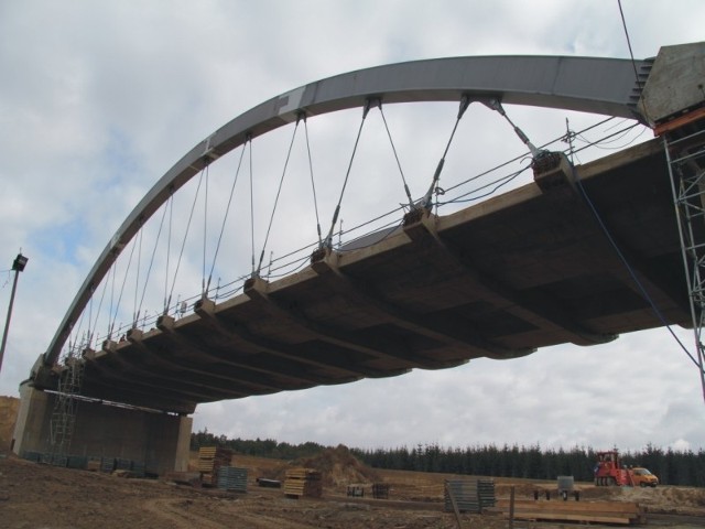 Jakie mosty i drogi zbudujemy na PodkarpaciuNa autostradzie A4 powstaje wiele wiaduktow i mostów.