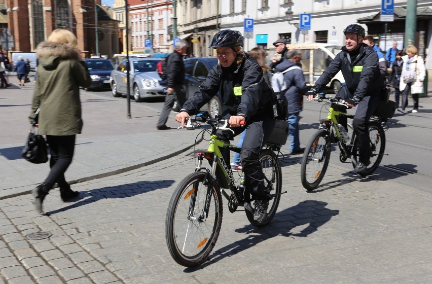 Rowerowe patrole straży miejskiej wyjechały w miasto [ZDJĘCIA]