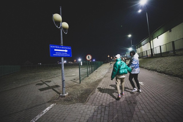 Uchodźcy z Ukrainy na przejściu granicznym w Medyce. Od rosyjskiej agresji na Ukrainę do Polski przybyło ponad 3,6 mln obywateli Ukrainy