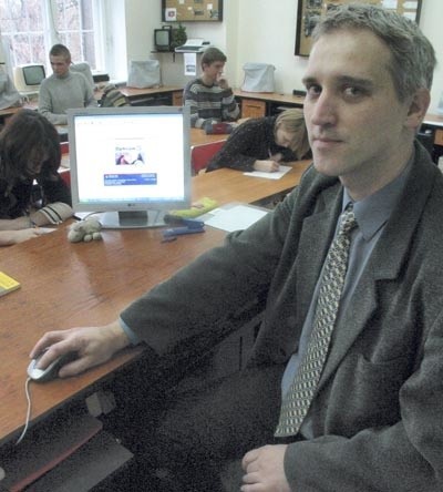 - Elektroniczne dzienniki to korzyść dla nauczycieli, rodziców i uczniów &#8211; mówi Jarosław Stańko, który zajmuje się wdrożeniem e-dzienników w ogólniaku