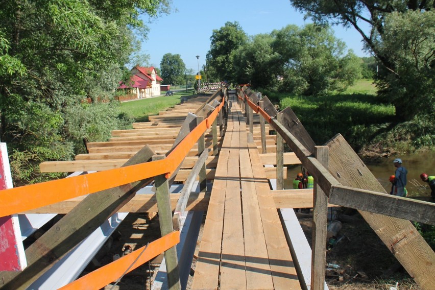 Kolejny nowy most powstaje w powiecie jarosławskim. Tym...