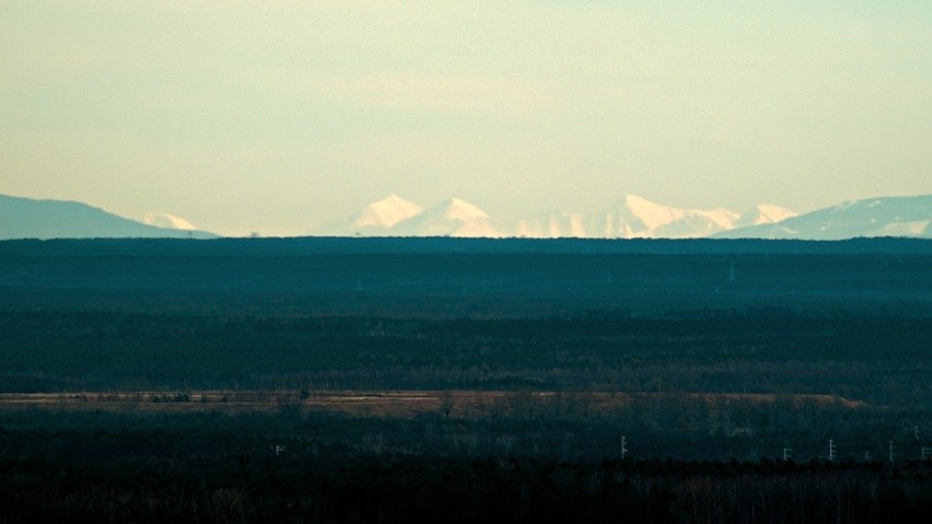 Widok z Góry Św. Anny na Tatry Zachodnie.