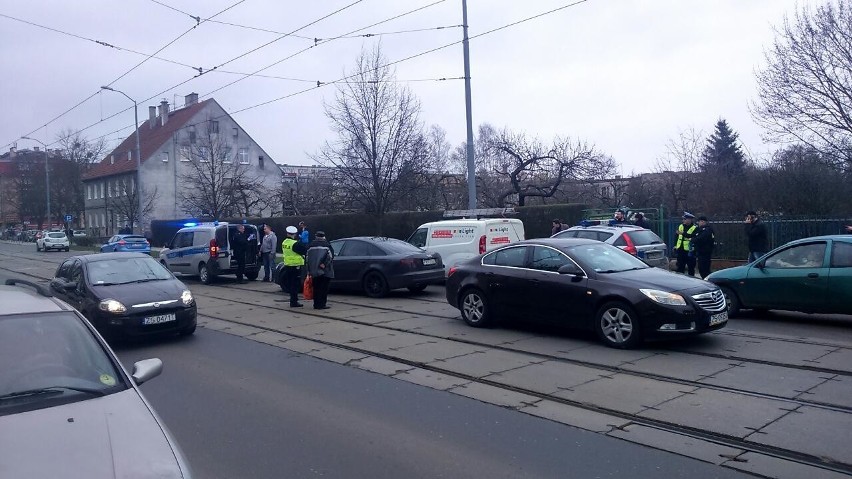 Szczecin: Pościg na Pomorzanach. Trwa obława [zdjęcia]