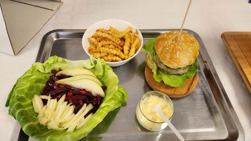 Kurp-Burger 2023. Kto wygrał trzecią edycję smakowitego konkursu organizowanego przez Centrum Kultury-Biblioteki i Sportu w Lelisie?