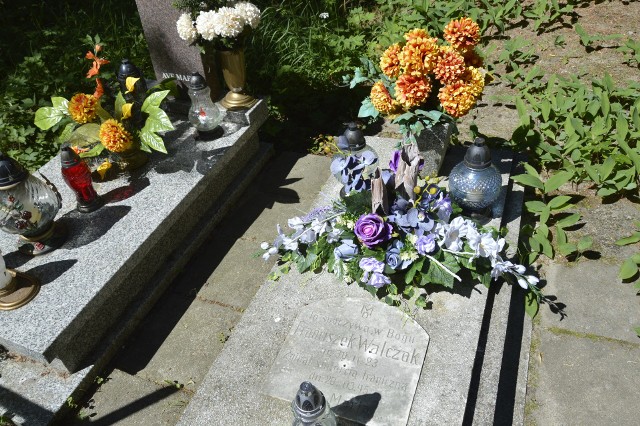 Tak dziś wygląda pomnik na grobie F. Walczaka. Jest na nim m.in. fałszywa data śmierci