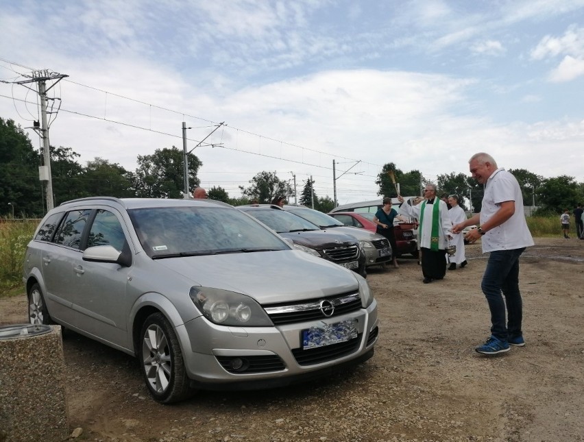 Święcenie pojazdów w parafii Trójcy Przenajświętszej w...