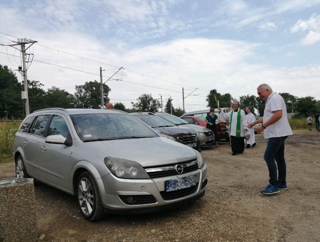 Święcenie pojazdów w parafii Trójcy Przenajświętszej w Tarnowie, na Terlikówce