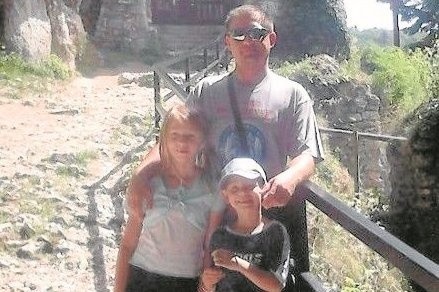 Najpopularniejszy trener Seweryn Sosień wolny czas poświęca rodzinie. Na zdjęciu w czasie wakacji z córką Olą i synem Szymonem.