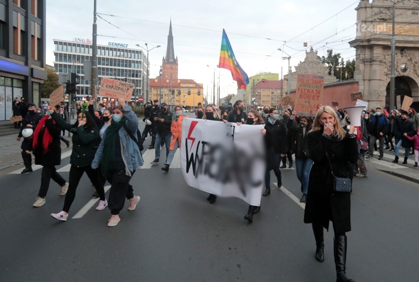 Protest kobiet w Szczecinie, wtorek, 27.10.2020