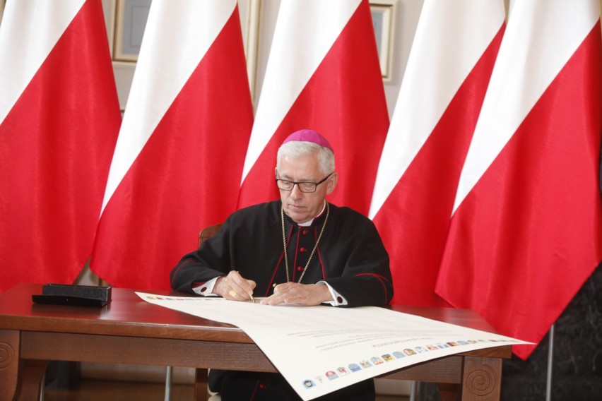 Głosowanie nad przyjęciem uchwały o powołaniu metropolii na...