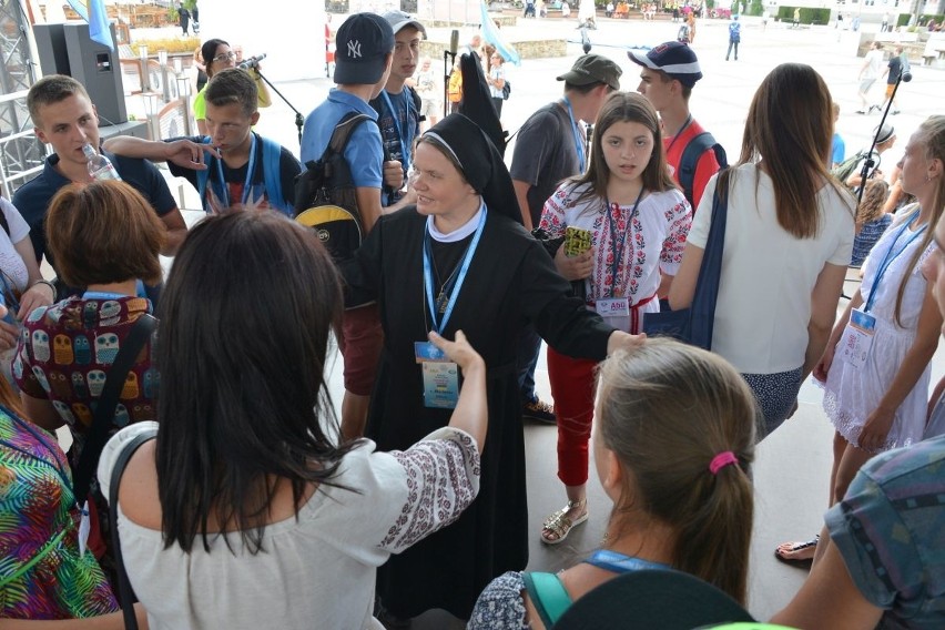 Światowe Dni Młodzieży 2016. Pielgrzymi z Ukrainy i Włoch wystąpili na Rynku w Kielcach