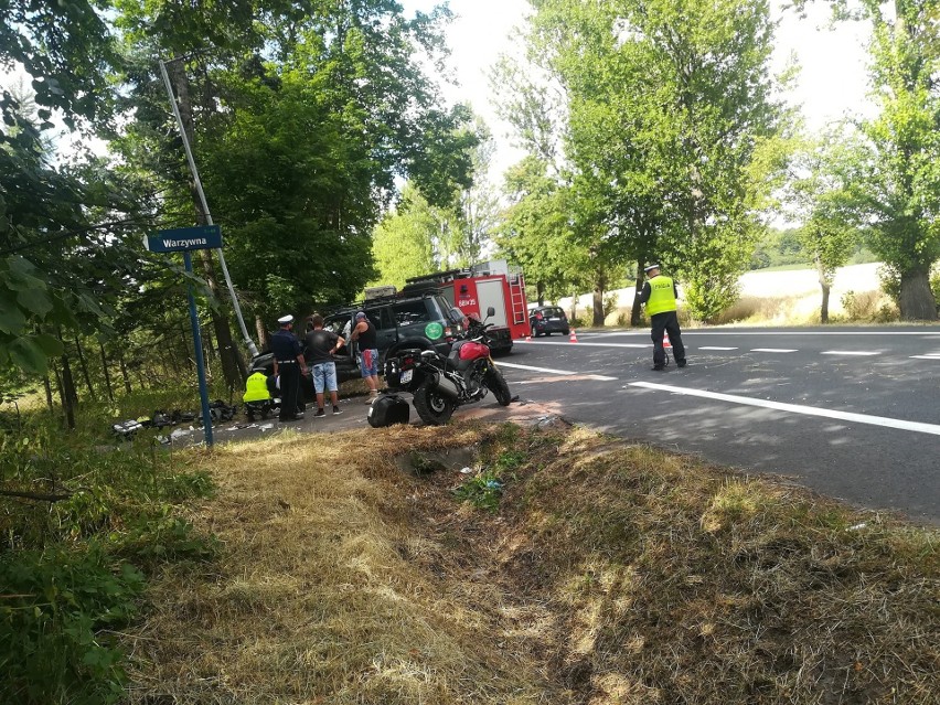 W wypadku poważnie ranni zostali 45 letni kierowca motocykla...