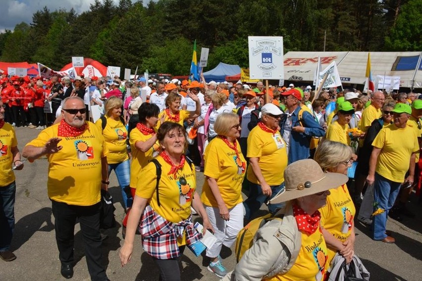 W Senioriadzie wzięło udział prawie 900 osób ZDJĘCIA