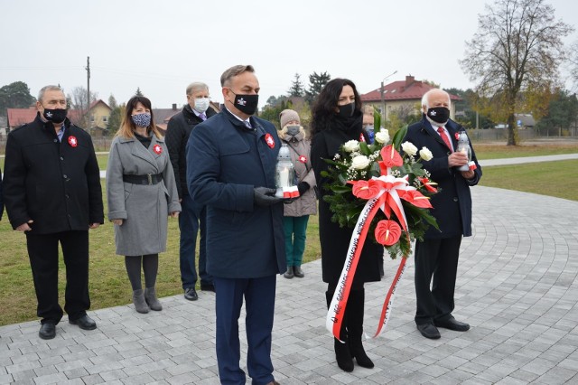 Z okazji Święta Niepodległości w Jedlni-Letnisku odbyły się oficjalne obchody upamiętnienia tej rocznicy. Z powodu sytuacji pandemicznej, były ono nieco skromniejsze niż te, organizowane do tej pory. Zobaczcie zdjęcia!