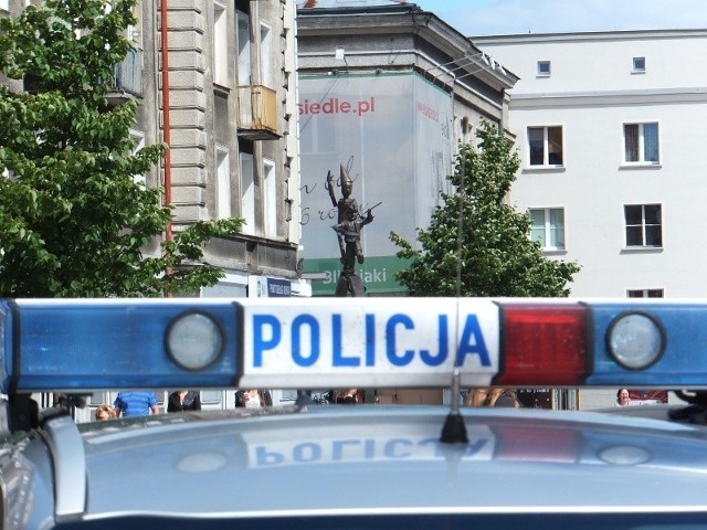 Policjanci pracują nad tym, aby ustalić i zatrzymać podejrzaną