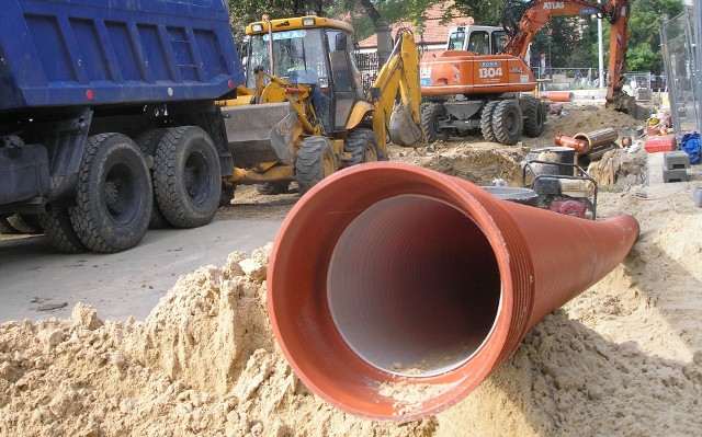 Władze gminy Wielka Wieś przystępują do budowy kanalizacji w Będkowicach. Podpisały umowę na budowę ostatnich etapów sieci kanalizacyjnej