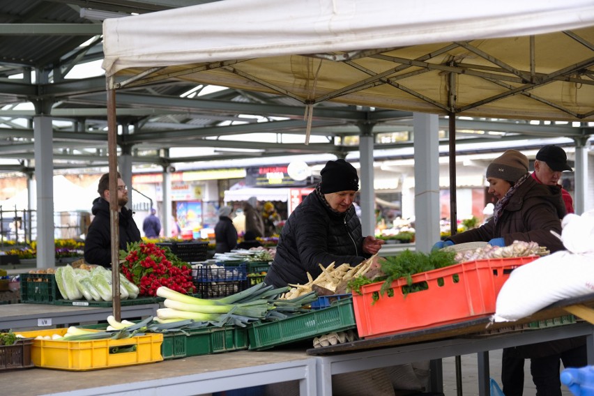 Toruń. Zakupy na Wielkanoc? Targ zaprasza na jarmark! A już dziś kusi zdrową żywnością