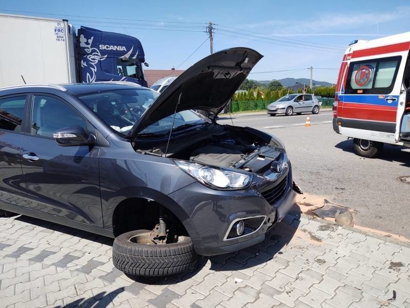 DK 75. Wypadek na ul. Tarnowskiej  w Nowym Sączu. Są ranni, na miejscu trzy karetki [ZDJĘCIA]