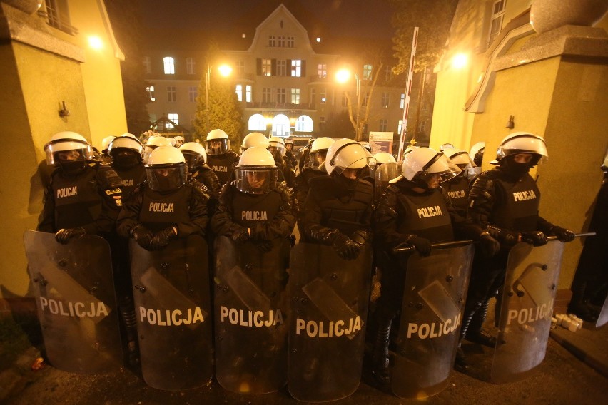 Śmierć kibica w Knurowie. Zamieszki na stadionie i pod...