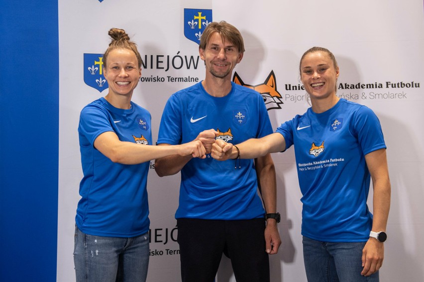 Agata Tarczyńska (z lewej) ma za sobą bogatą piłkarską...