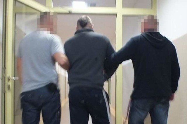 Policjanci z Opola zatrzymali trzech podejrzanych o usiłowanie rozboju.
