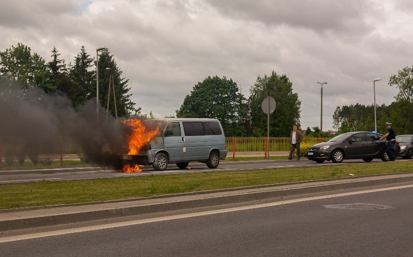 Pożar samochodu w Białymstoku. Na Baranowickiej spłonął...