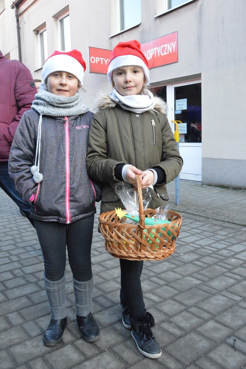 DOBCZYCE. Wigilia pod chmurką i opłatek z mieszkańcami