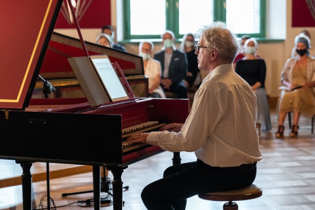 W koncertach weźmie udział Martin Gester, organista, klawesynista, dyrygent, muzykolog.