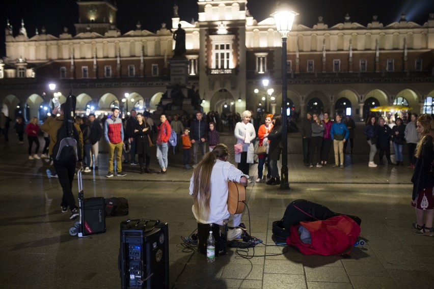 Nocne życie Krakowa. Tak spędzają czas mieszkańcy [ZDJĘCIA]