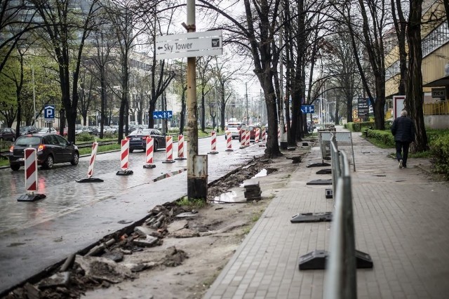 Trwa odtwarzanie poniemieckiej drogi rowerowej wzdłuż ulicy Powstańców Śląskich