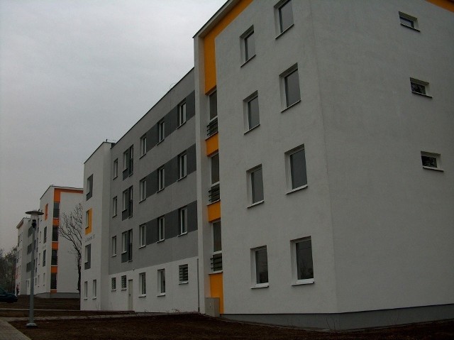 Nowe bloki przy ul. Olsztyńskiej w ToruniuDwa nowe bloki przy ul. Olsztyńskiej na Bielawach w Toruniu to w sumie 67 mieszkań; zostały oddane do użytku jesienią zeszłego roku