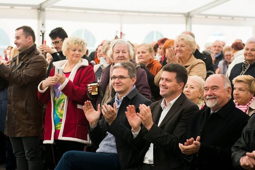 Wspaniała zabawa seniorów w Chrustach i... tańce z marszałkiem (ZDJĘCIA)