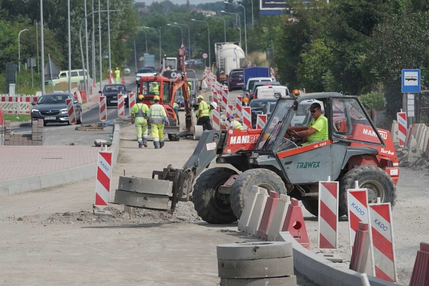 Przebudowa Poznańskiej w Koziegłowach miała potrwać do końca...