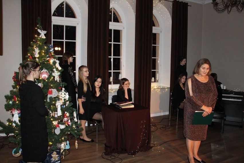 Wigilijny wieczór i aukcja świątecznych ozdób w Bliżynie. Zobacz zdjęcia